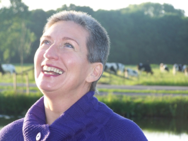 Alida Bos met koeien